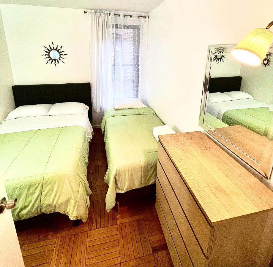 Stunning Two Bed Apt Hells Kitchen Appartamento New York Esterno foto